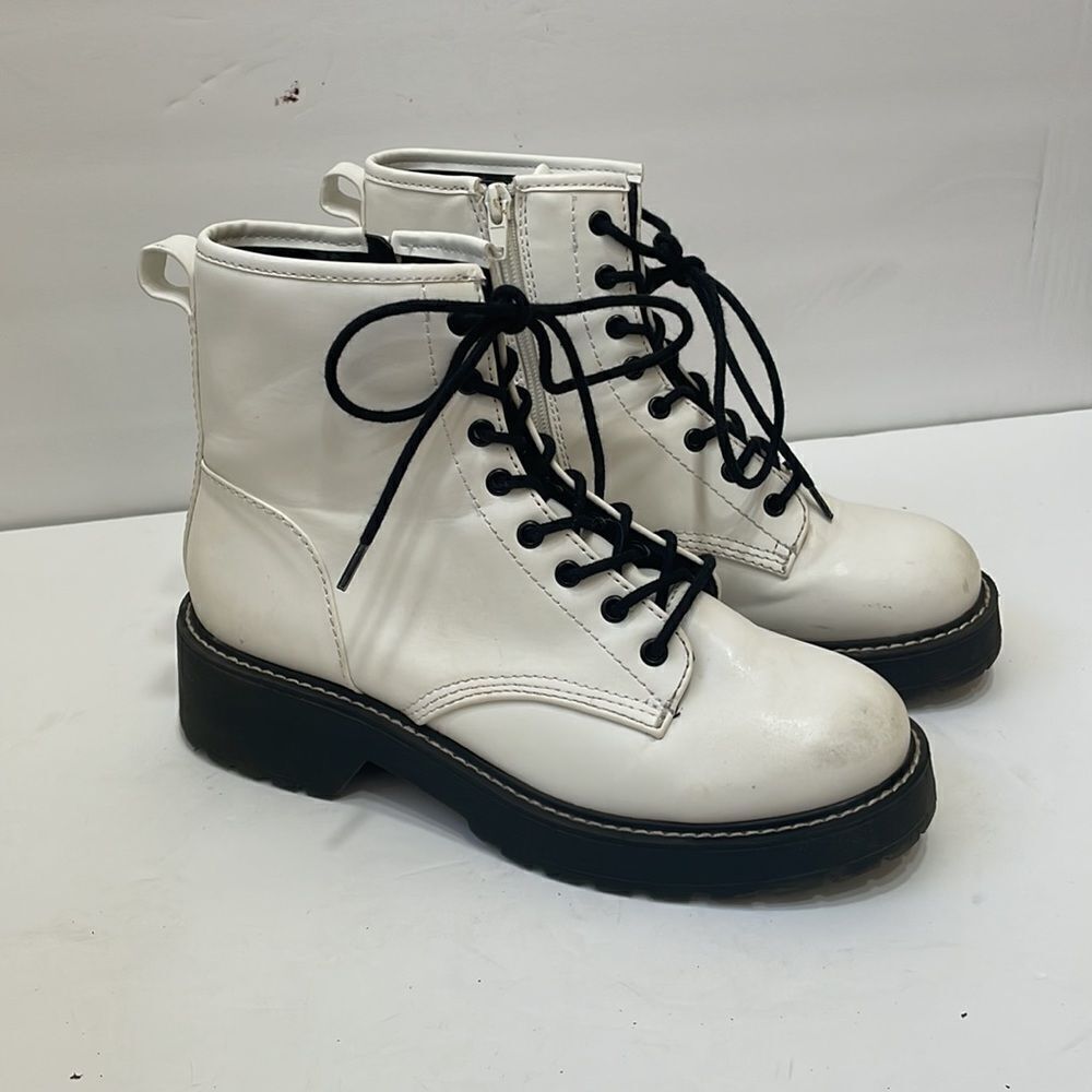 MADDEN GIRL CARRA PLATFORM LACEUP BOOTS IN WHITE